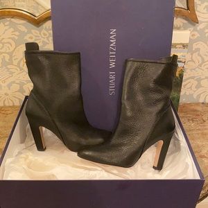 Stuart Weitzman booties black leather sz 9 near perfect